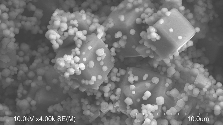Microstructure of a zeolite produced from salt slag