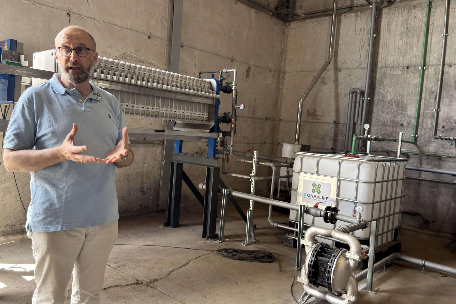Explaining the pilot plant